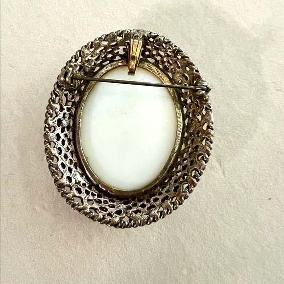 Vintage Cameo Brooch with Blue and Silver Details - Picture 3 of 3